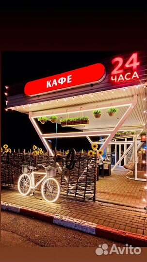 Посудомойщица в небольшую столовую кафе