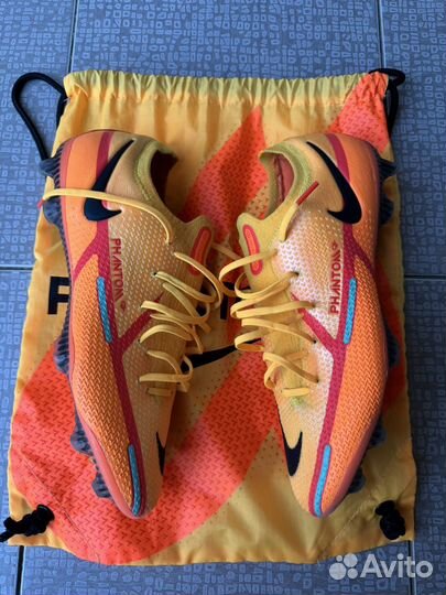 Профессиональные бутсы Nike Phantom GT
