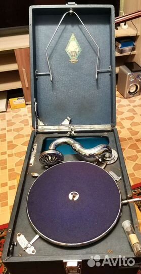 Старинный патефон