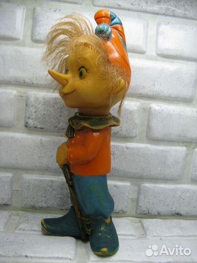 Игрушка Буратино с золотым ключиком старый резина