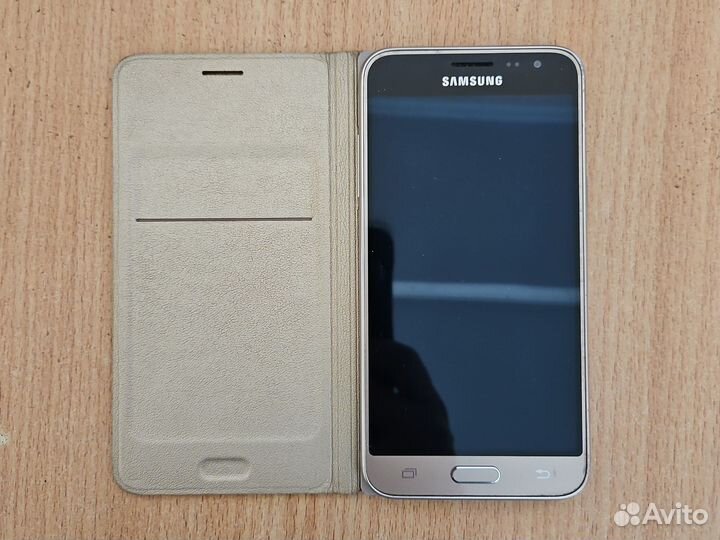 Телефон Samsung galaxy j3