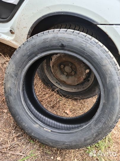 Pirelli Ice Zero FR 215/55 R17