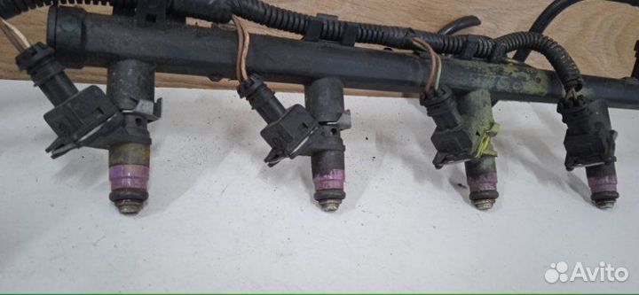 Топливная рампа Renault Megane 2 2002-2006