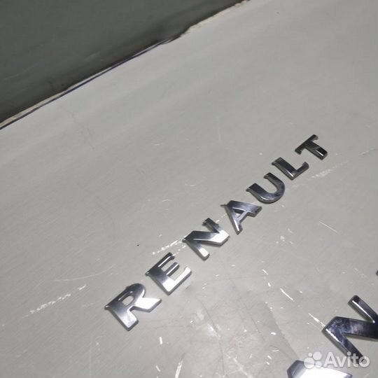 Эмблема крышки багажника Renault Sandero 2 K7M812