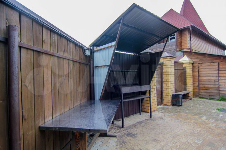 Коттедж 180 м² на участке 10 сот.