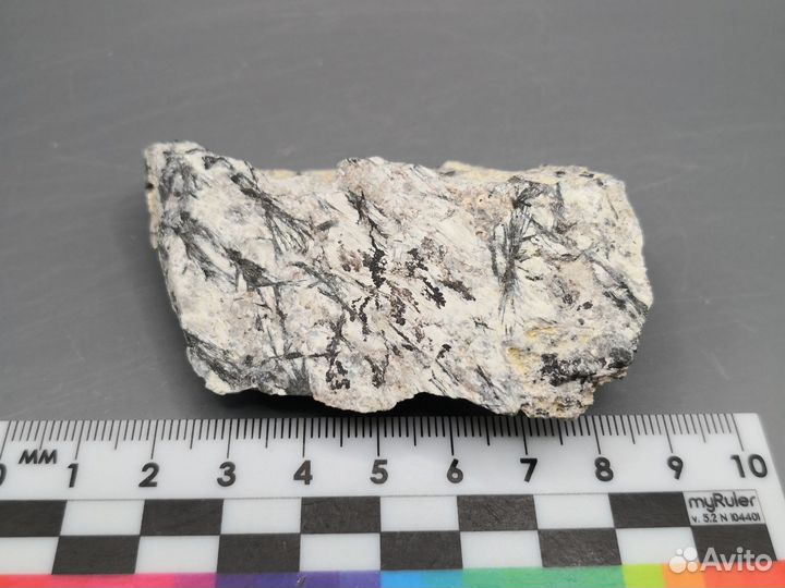 Минерал Людвигит