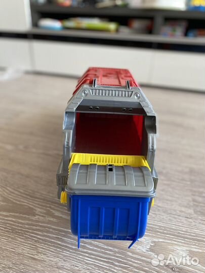 Грузовик мусоровоз