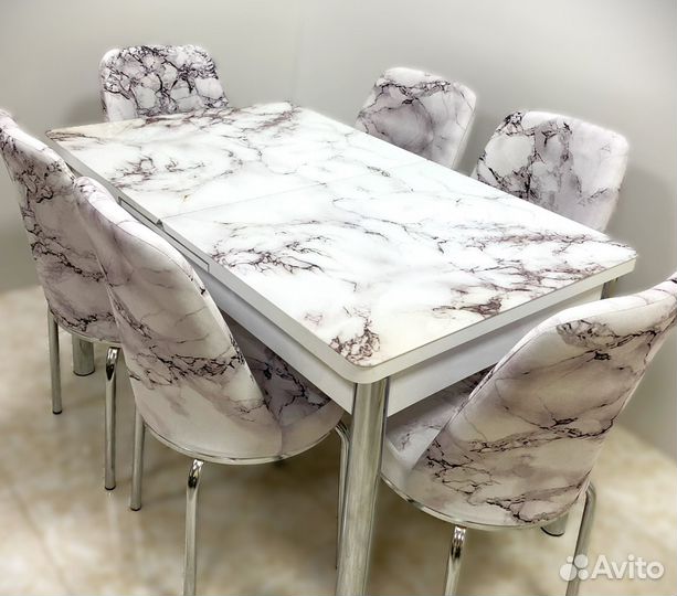 Стол со стульями на кухню