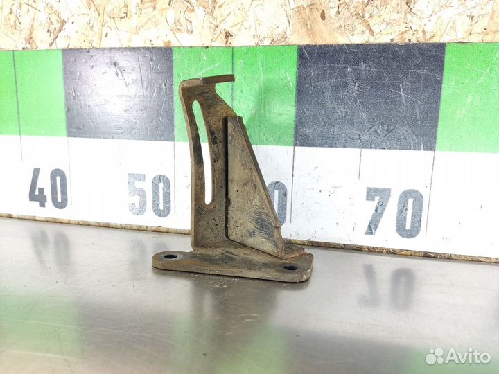 Кронштейн генератора Vaz 2110