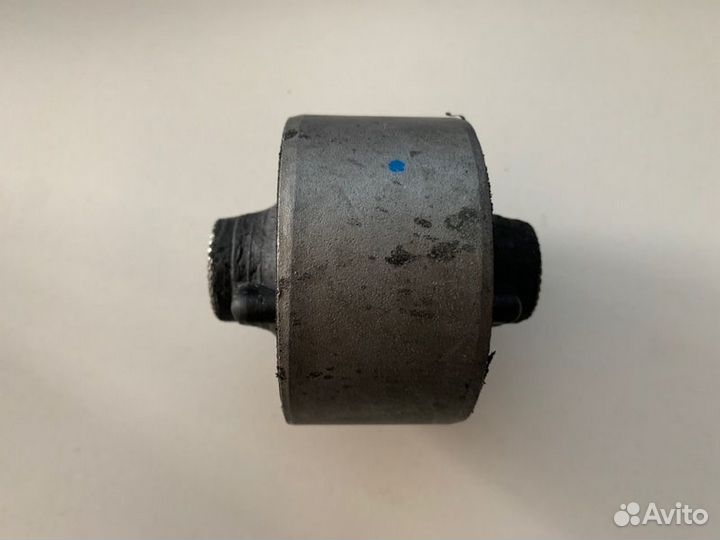 Сайлентблок переднего рычага задний Toyota Camry