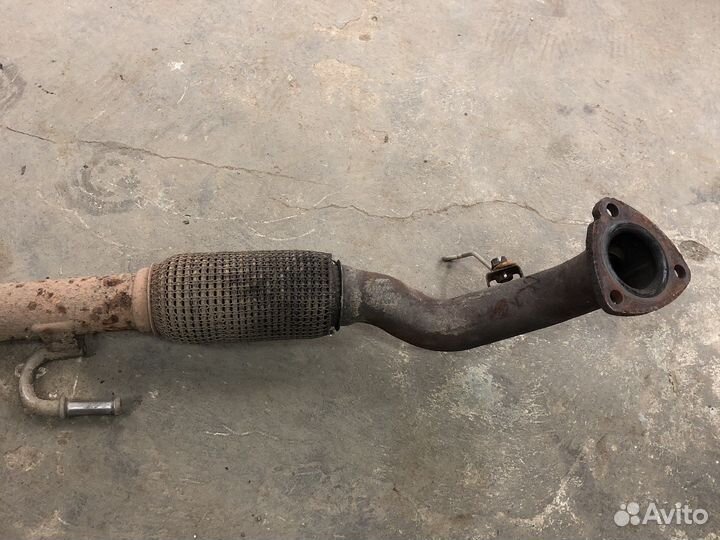 Приемная труба глушителя резонатор Skoda Fabia 2