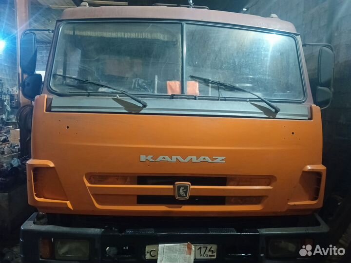 Водитель самосвала камаз