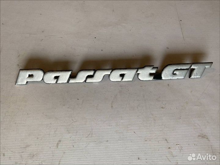 Эмблема на крышку багажника Volkswagen Passat