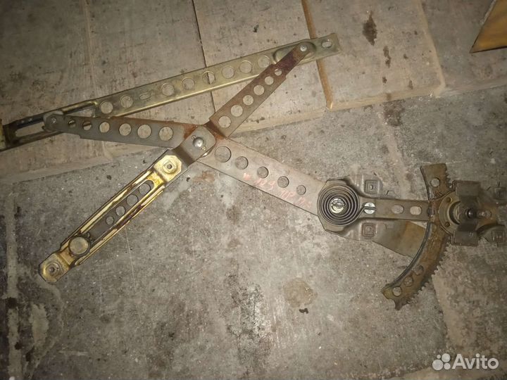 Стеклоподъёмник передний правый Mercedes w123 мерс