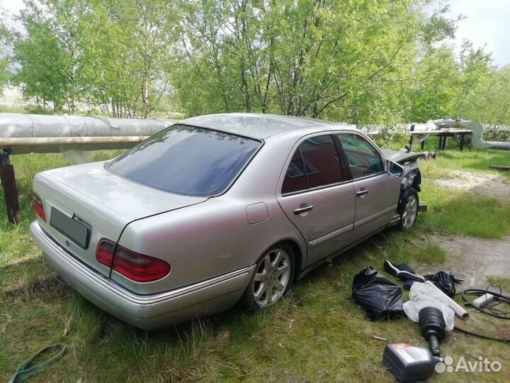 Mercedes-Benz E-класс 2.0 AT, 1998, битый, 400 000 км