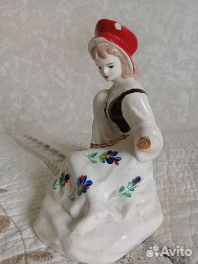 Статуэтка фаянс 