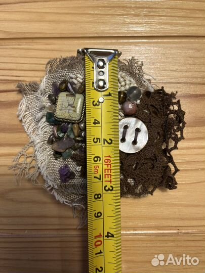 Броши Эконика