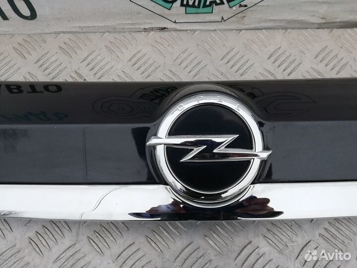 Накладка двери багажника Opel Mokka 2014г