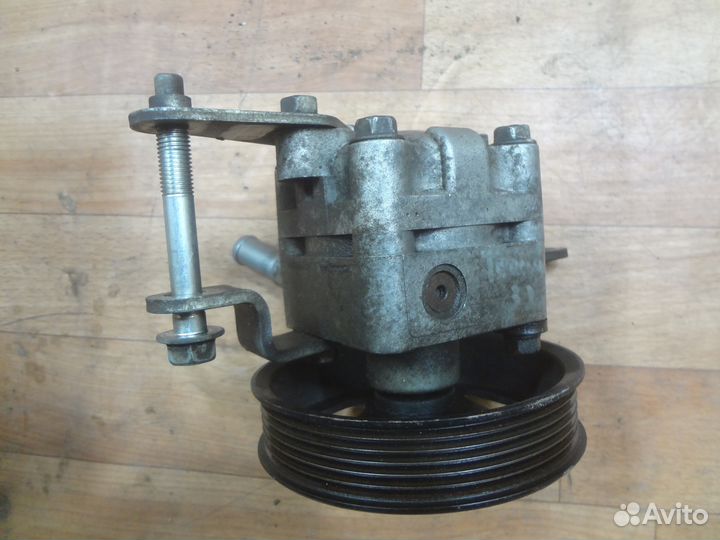 Насос гура Teana J32 2,5 L 4wd