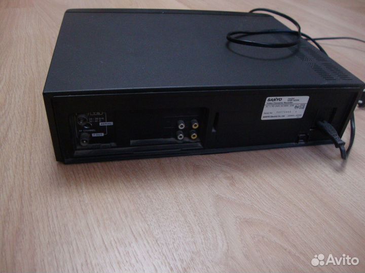VHS видеомагнитофон