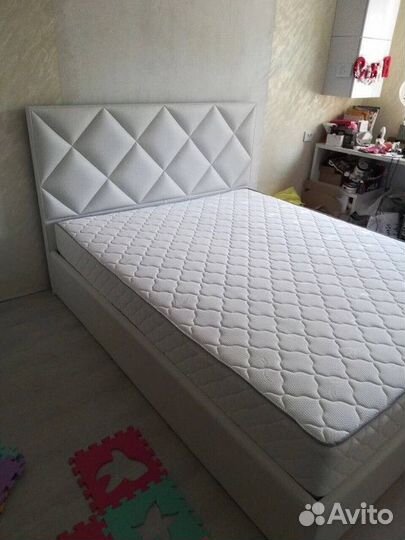 Кровать двухспальная с мягким изголовьем