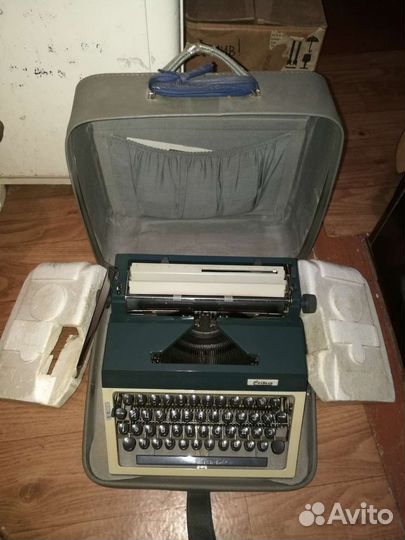 Печатная пишущая машинка