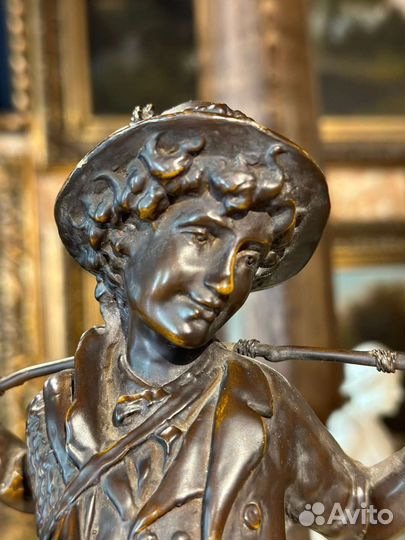 Бронзовая статуэтка