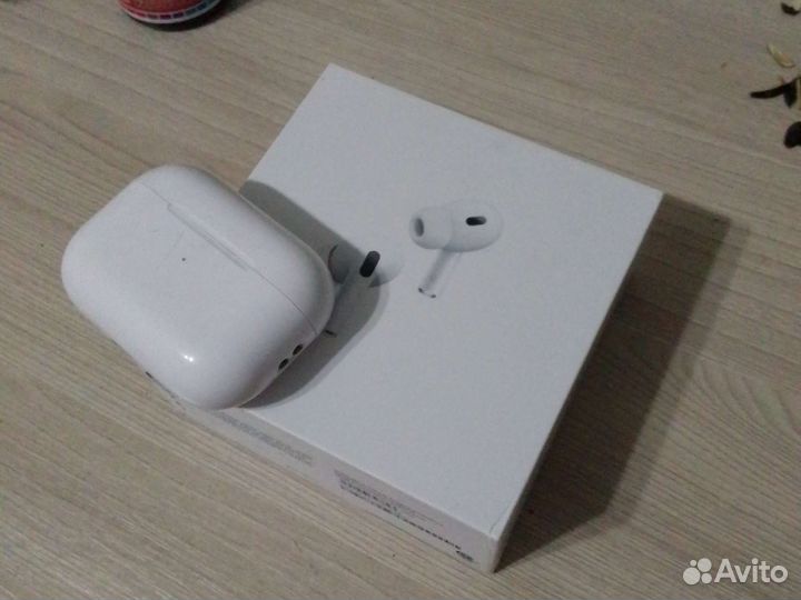 Продам две пары airpods про