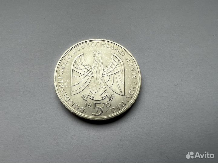 Монета серебро