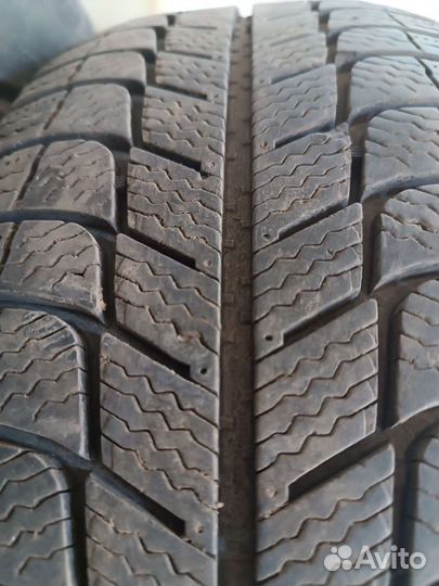 Michelin X-Ice 215/65 R16