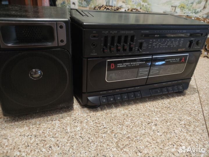 Японский магнитофон Sanyo