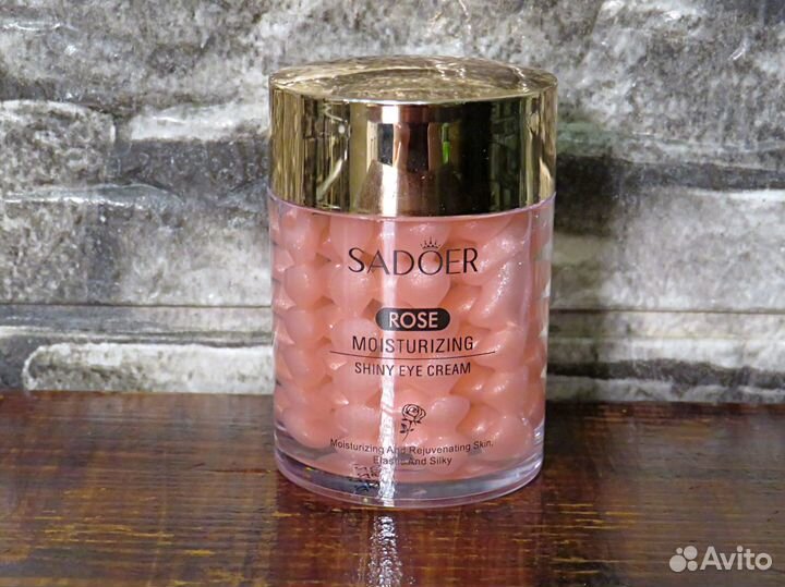 Кремы с икрой, золотом, розой и шелком