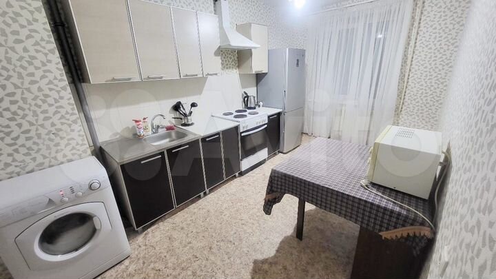 4-к. квартира, 90 м², 1/9 эт.