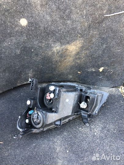 Фара правая Nissan Bluebird Sylphy G11