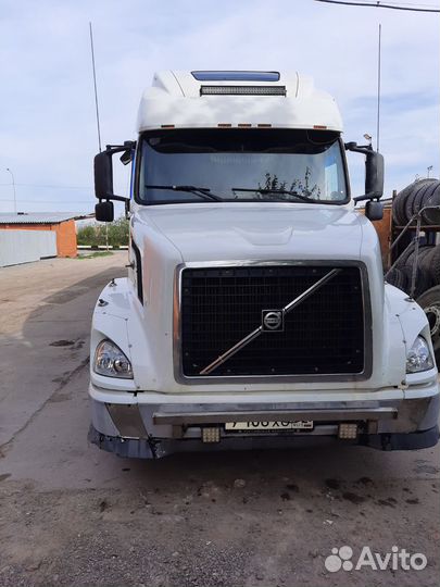 Volvo VNL 670 с полуприцепом, 2003