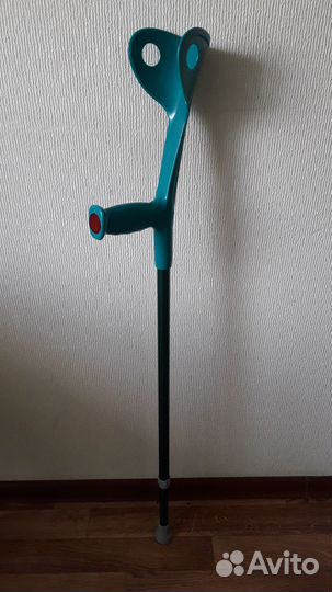 Костыль с опорой под локоть