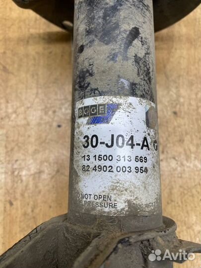 Стойка подвески передняя правая Opel Corsa D