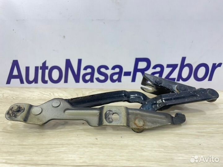 Петля крышки багажника правая Volkswagen Passat B5