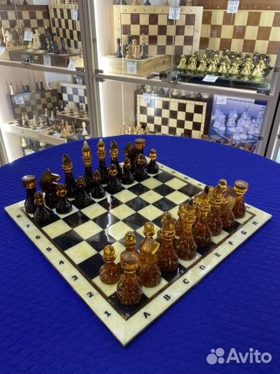 Шахматы из янтаря