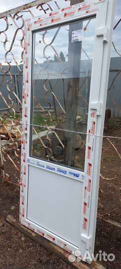 Дверь пластиковая входная