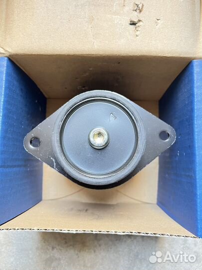 Подушка двигателяVolkswagen Golf