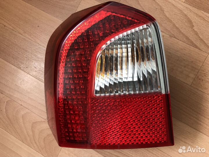 Фонарь левый наружный Volvo XC70 2