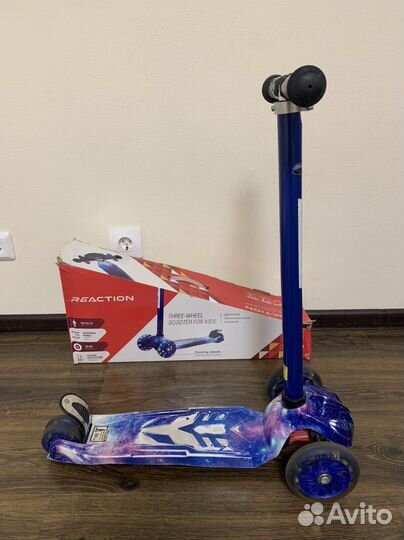 Детский трехколесный самокат Reaction