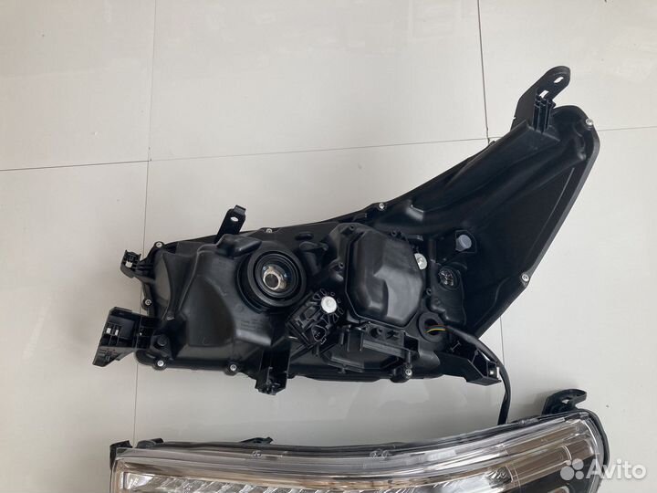 Фара (комплект) Toyota Hilux Revo (2015-2020)