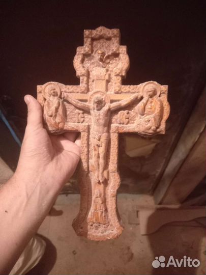 Деревянный крест настенный