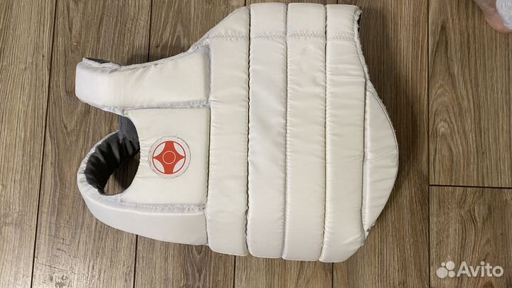 Защитный жилет для единоборств