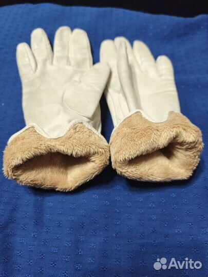 Белые кожаные перчатки