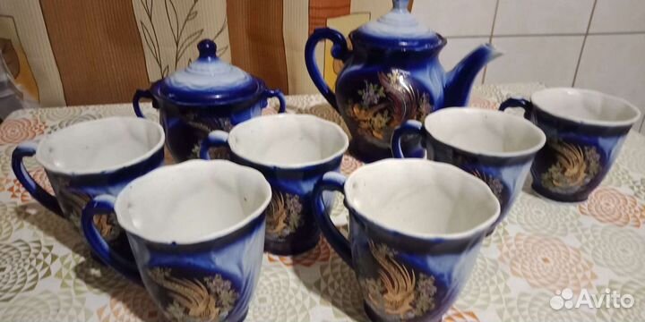Сервиз чайный: чашки, чайник, сахарница