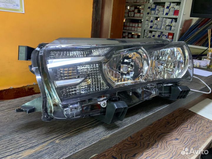 Фара на Toyota Corolla