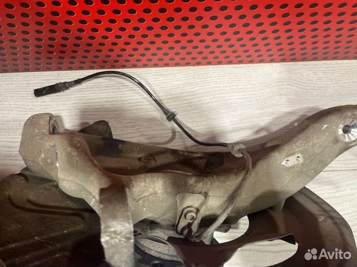 Кулак поворотный левый Bmw X6 F16 N57D30B 2018